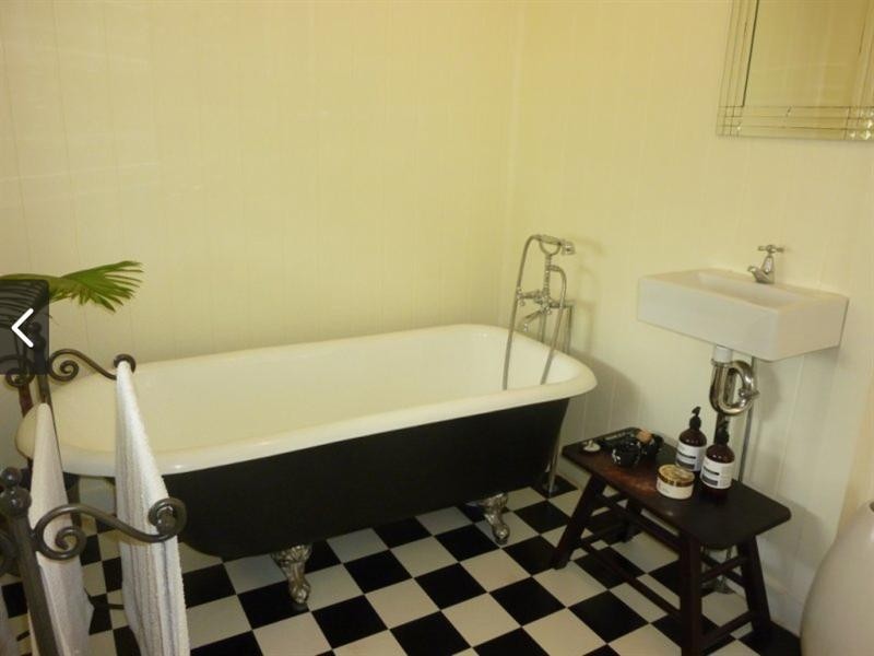 284 Ernest Street, Lota QLD 4179