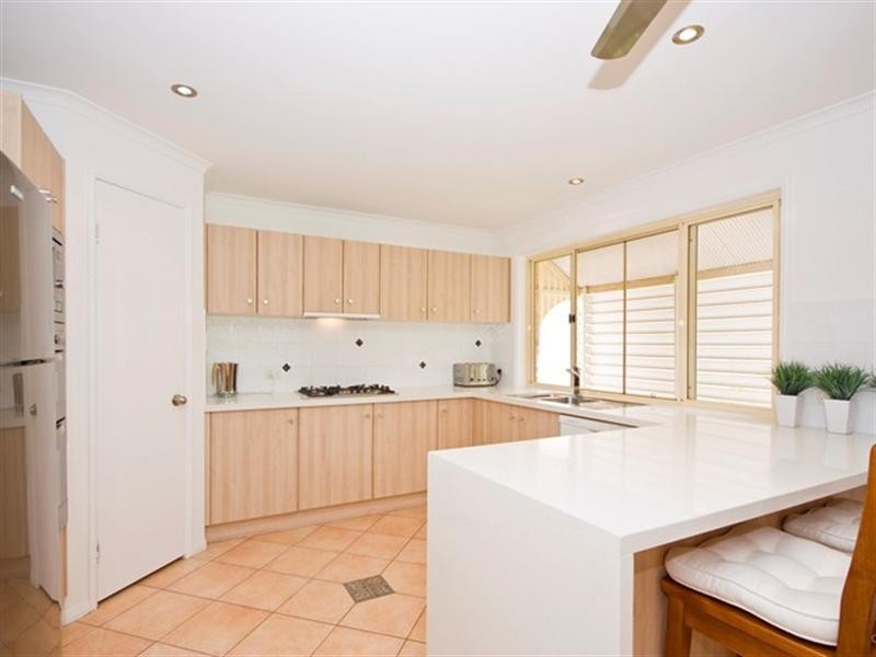 61 Gordon Parade, Manly QLD 4179
