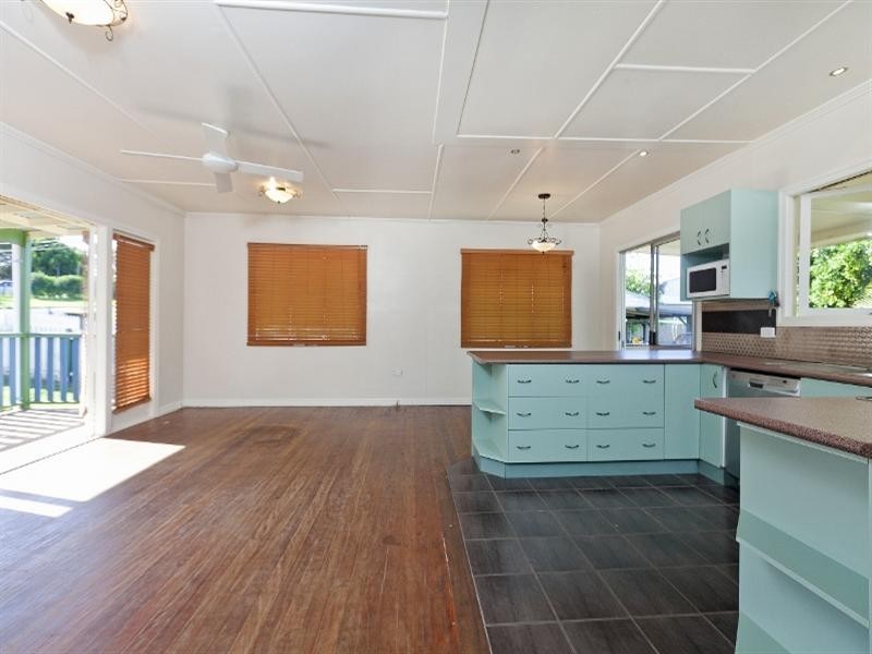 98 Empire Avenue, Manly West QLD 4179