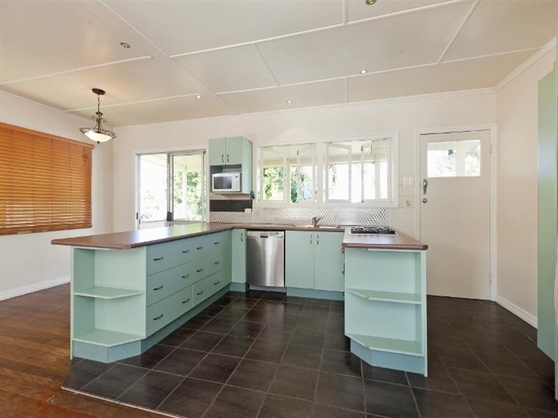 98 Empire Avenue, Manly West QLD 4179