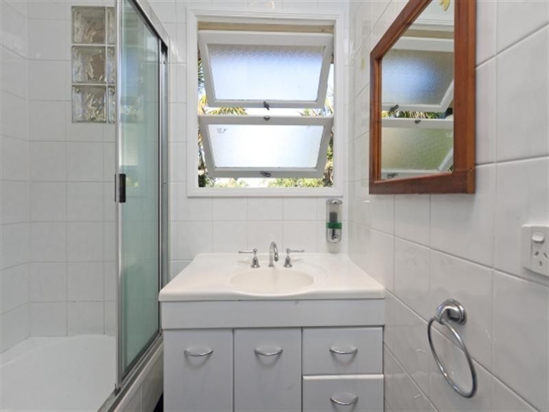 98 Empire Avenue, Manly West QLD 4179