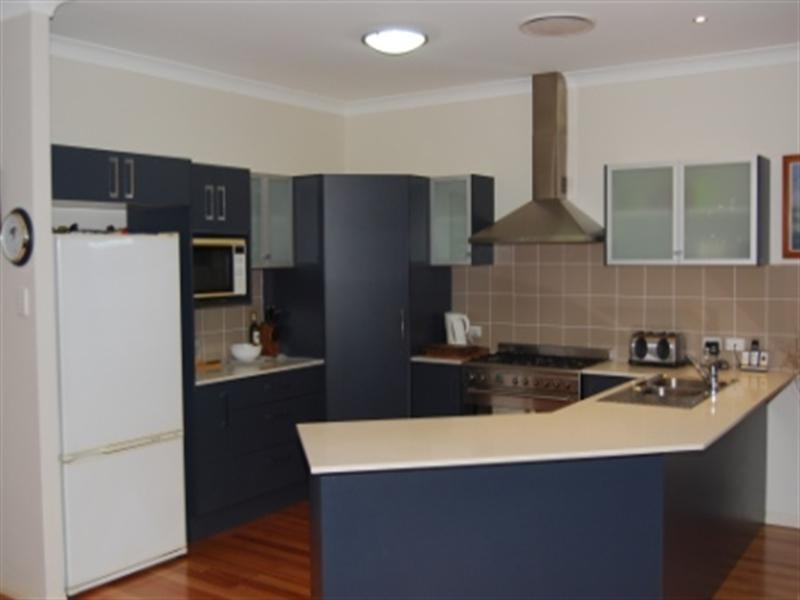 27 Davidson Street, Wynnum QLD 4178