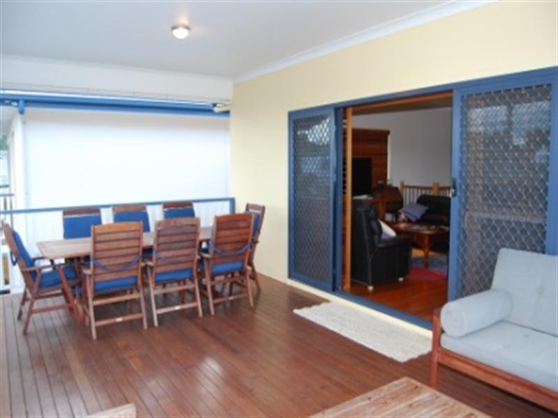 27 Davidson Street, Wynnum QLD 4178