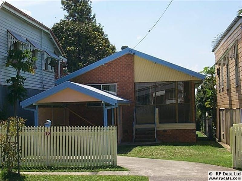 19 Walnut Street, Wynnum QLD 4178