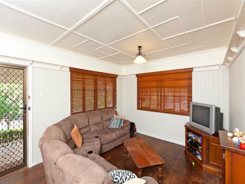 57 Hutton Avenue, Wynnum QLD 4178