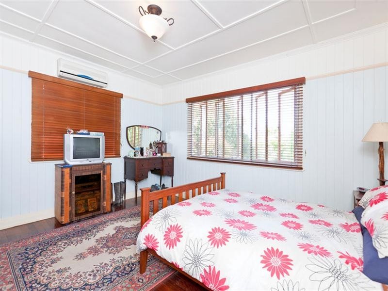 57 Hutton Avenue, Wynnum QLD 4178