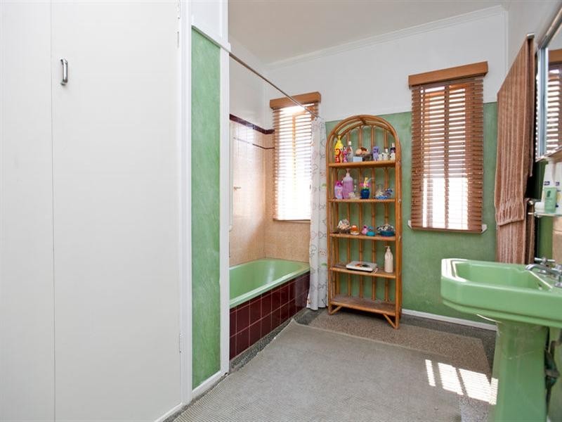 57 Hutton Avenue, Wynnum QLD 4178