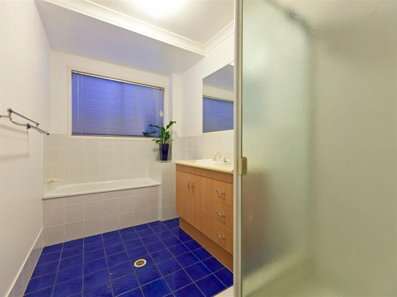 2 MacDonald Street, Lota QLD 4179