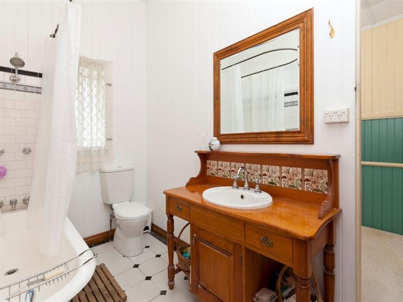 156 Watson Street, Camp Hill QLD 4152