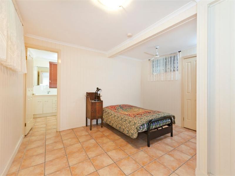 156 Watson Street, Camp Hill QLD 4152