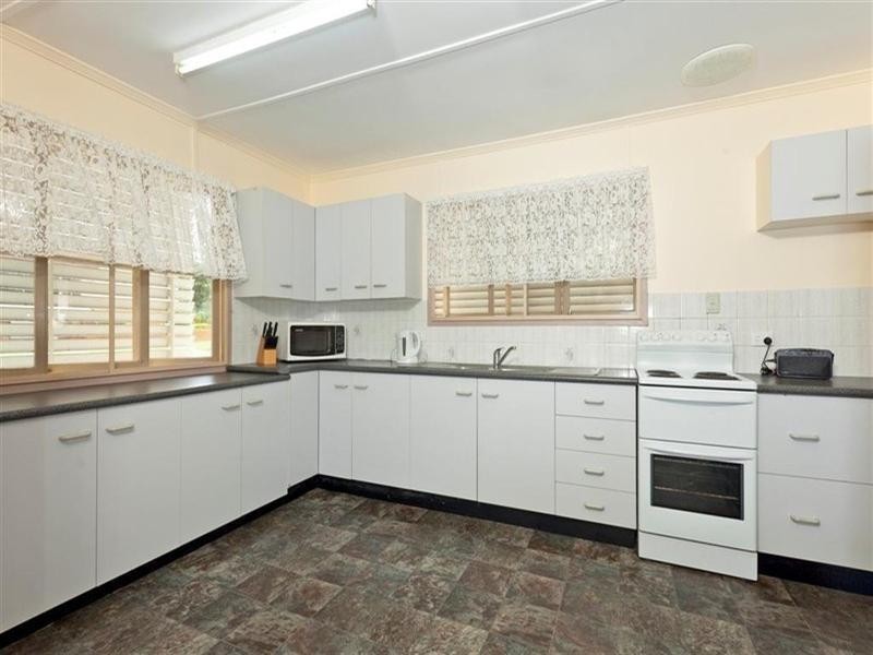 6 Hellyer Street, Wynnum West QLD 4178