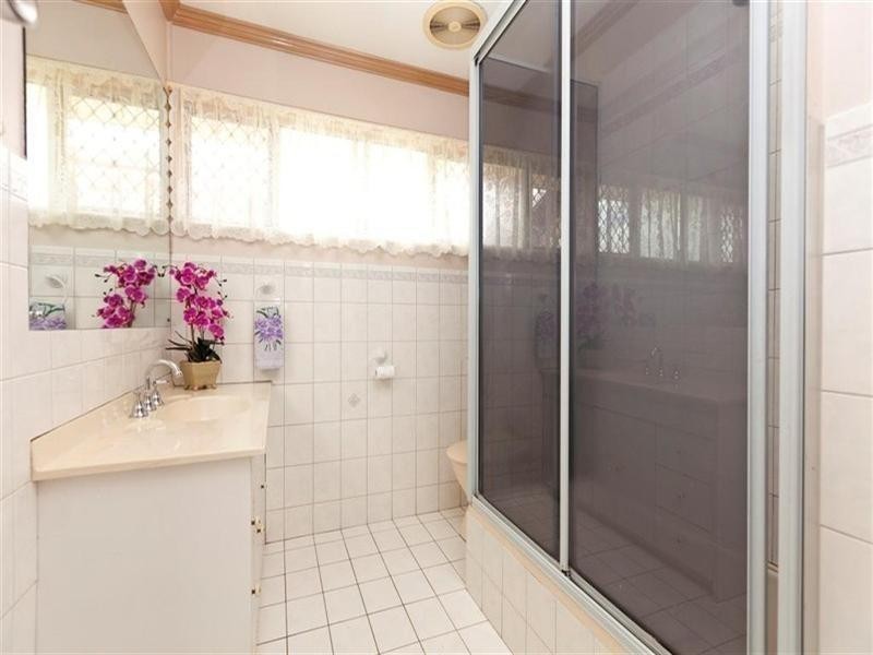 6 Hellyer Street, Wynnum West QLD 4178