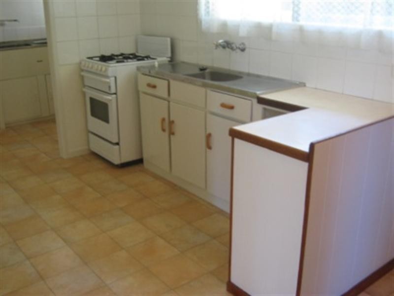 21 Hellyer Street, Wynnum QLD 4178