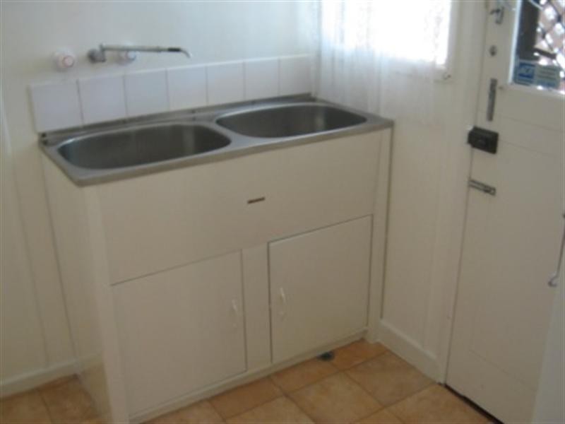 21 Hellyer Street, Wynnum QLD 4178