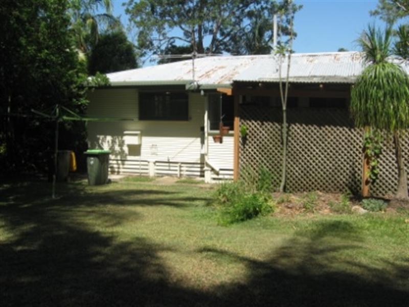 21 Hellyer Street, Wynnum QLD 4178