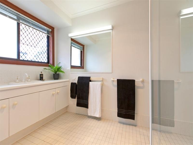 3 Rosier Street, Wynnum West QLD 4178