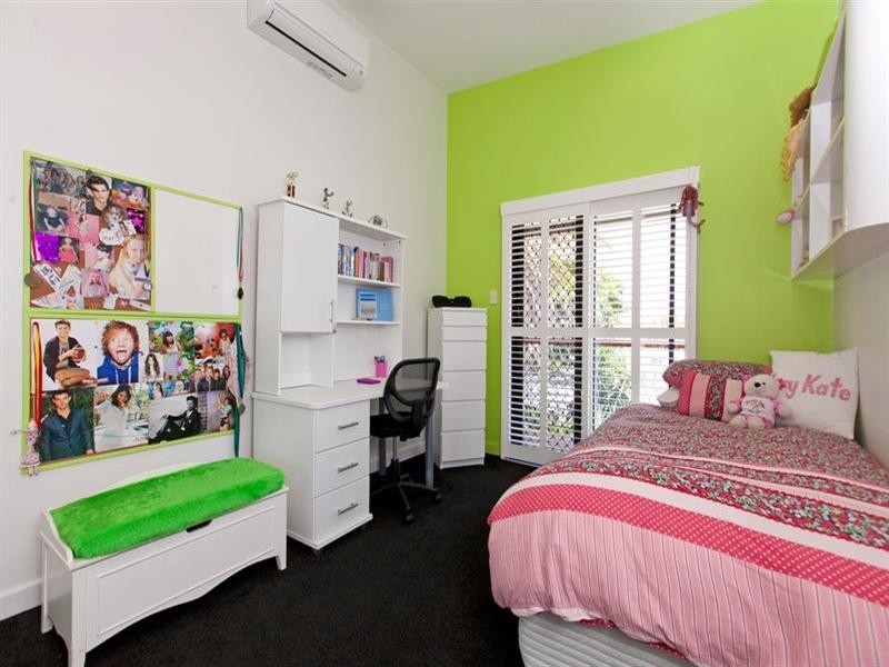 9 Outram Street, Lota QLD 4179