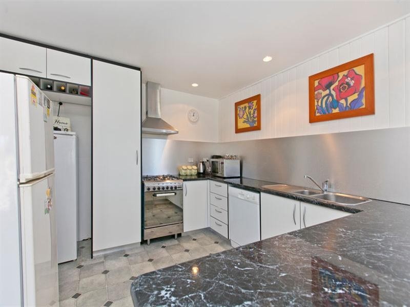 737 Esplanade, Lota QLD 4179