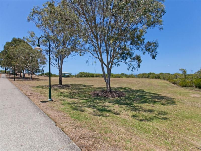 737 Esplanade, Lota QLD 4179