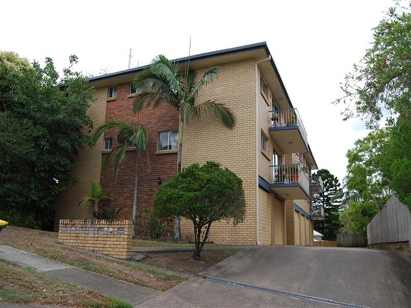 1/8 Barradine Street, Greenslopes QLD 4120