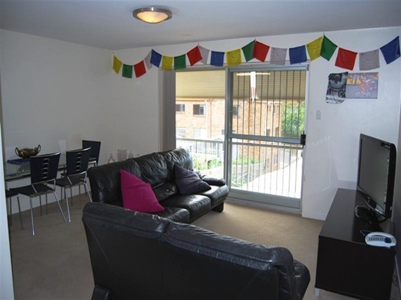 1/8 Barradine Street, Greenslopes QLD 4120