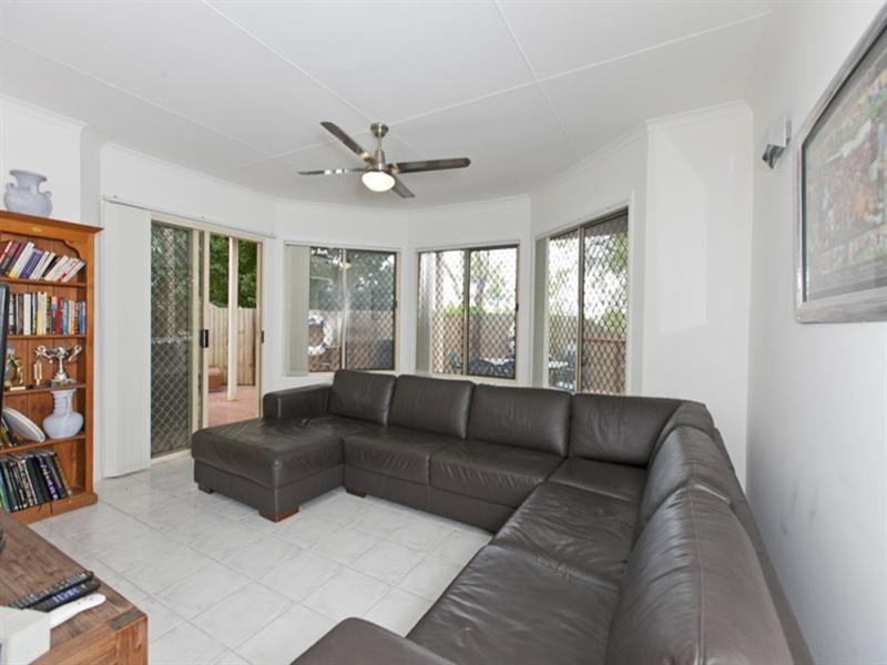 61 Gordon Parade, Manly QLD 4179