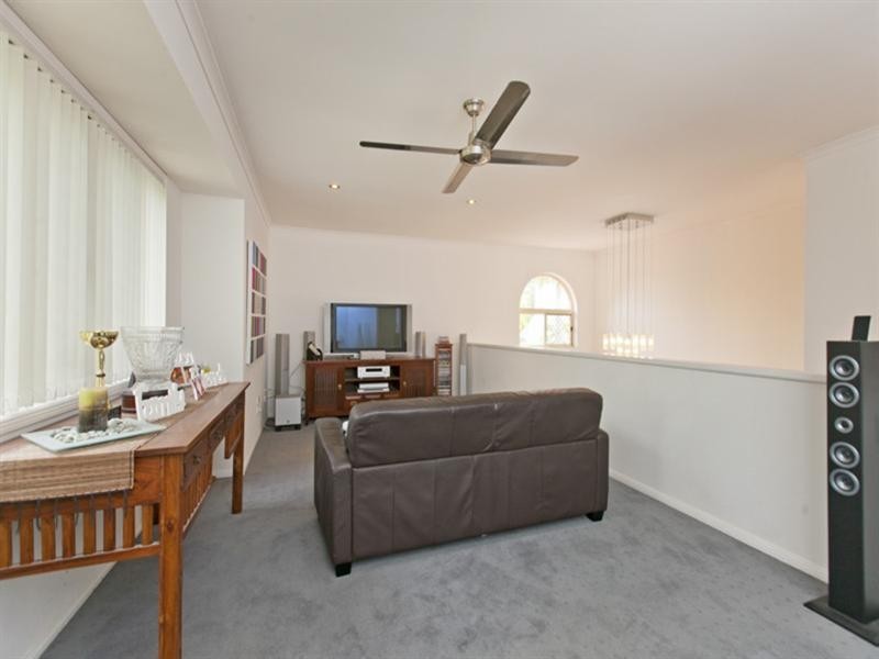 61 Gordon Parade, Manly QLD 4179