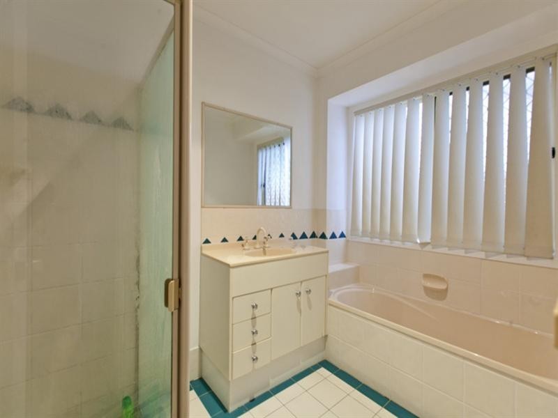 61 Gordon Parade, Manly QLD 4179