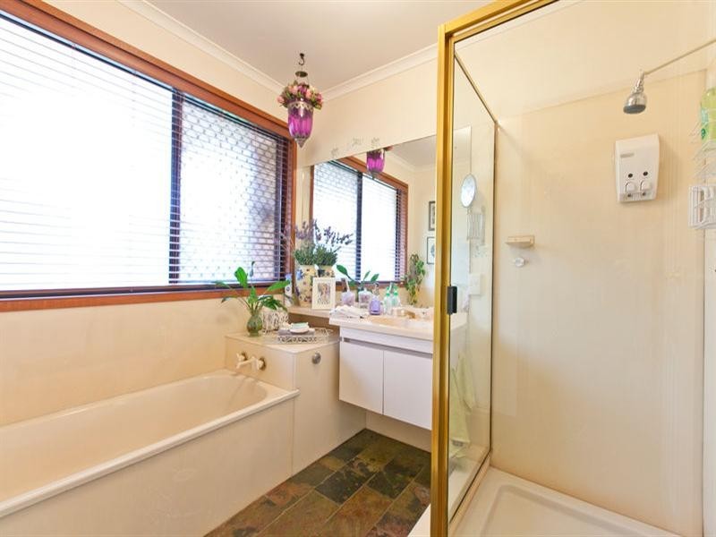 6 Carlile Place, Wynnum West QLD 4178