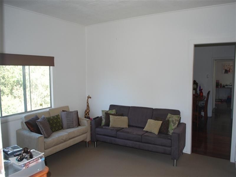 8 McCurley Street, Wynnum West QLD 4178