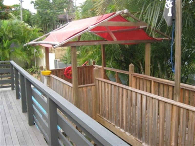 2 Banoon Drive, Wynnum QLD 4178