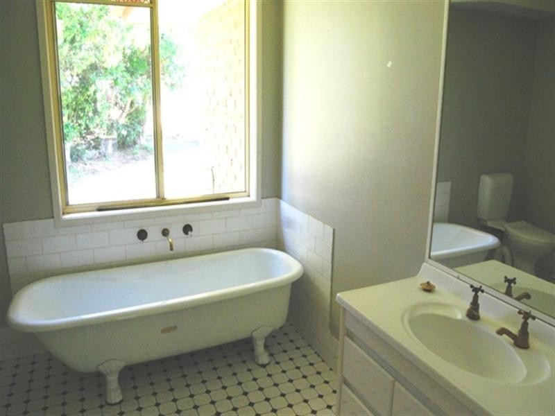 101 Kianawah Road, Wynnum West QLD 4178