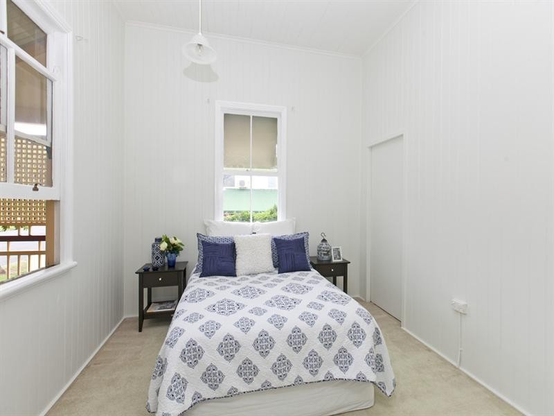 1 Akonna Street, Wynnum QLD 4178