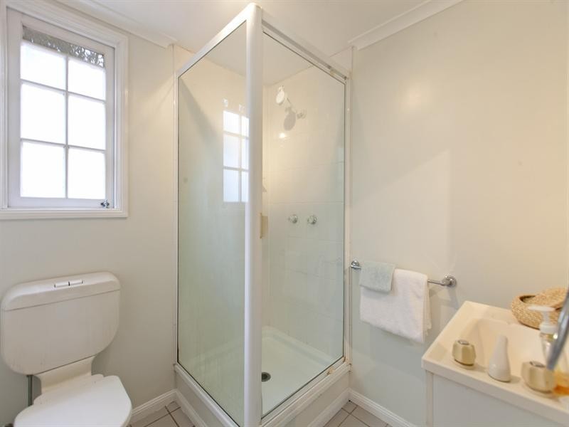 1 Akonna Street, Wynnum QLD 4178