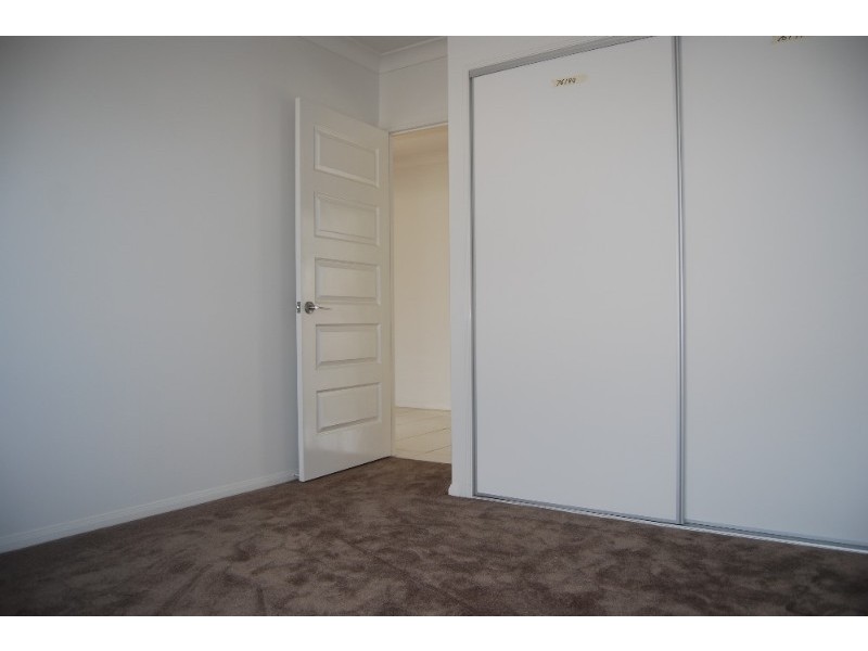 96 Rowland Avenue, Wakerley QLD 4154