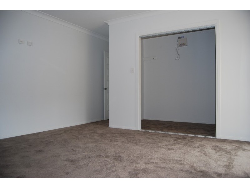 96 Rowland Avenue, Wakerley QLD 4154