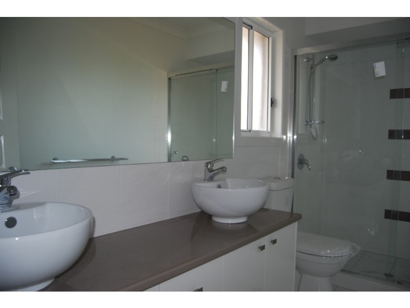 96 Rowland Avenue, Wakerley QLD 4154