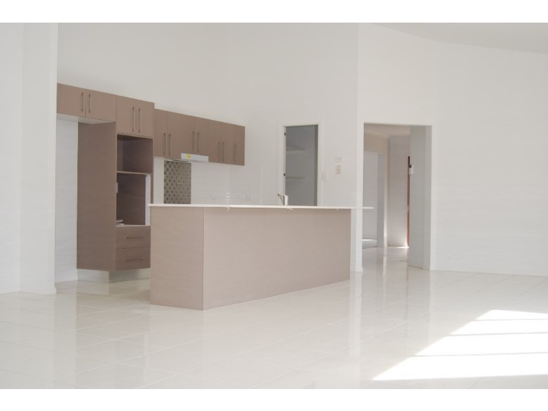 96 Rowland Avenue, Wakerley QLD 4154