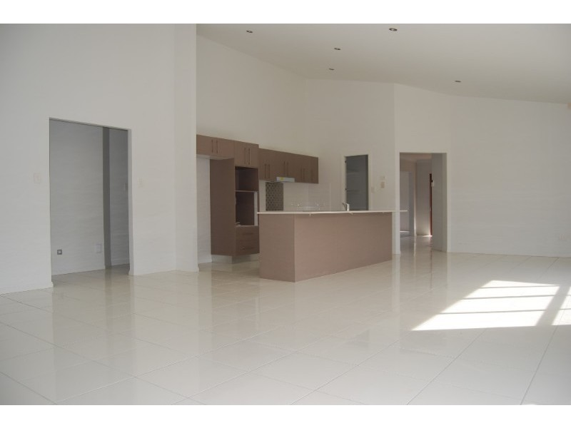 96 Rowland Avenue, Wakerley QLD 4154