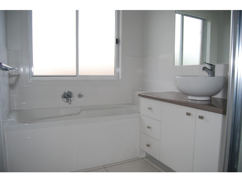 96 Rowland Avenue, Wakerley QLD 4154