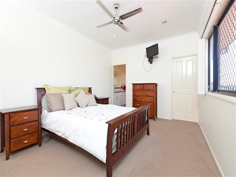 7 Summit Place, Wynnum West QLD 4178