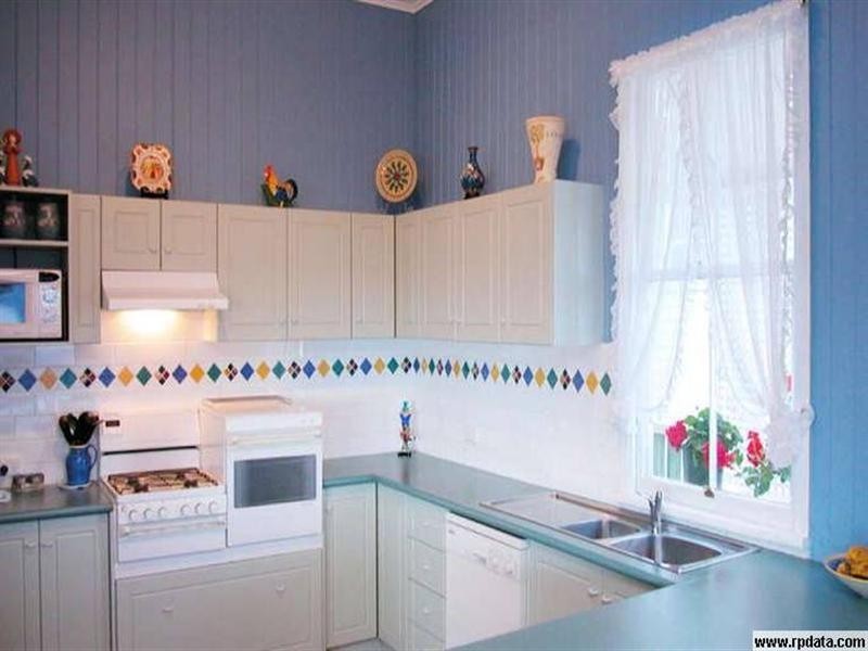 24 Benalla Street, Manly QLD 4179