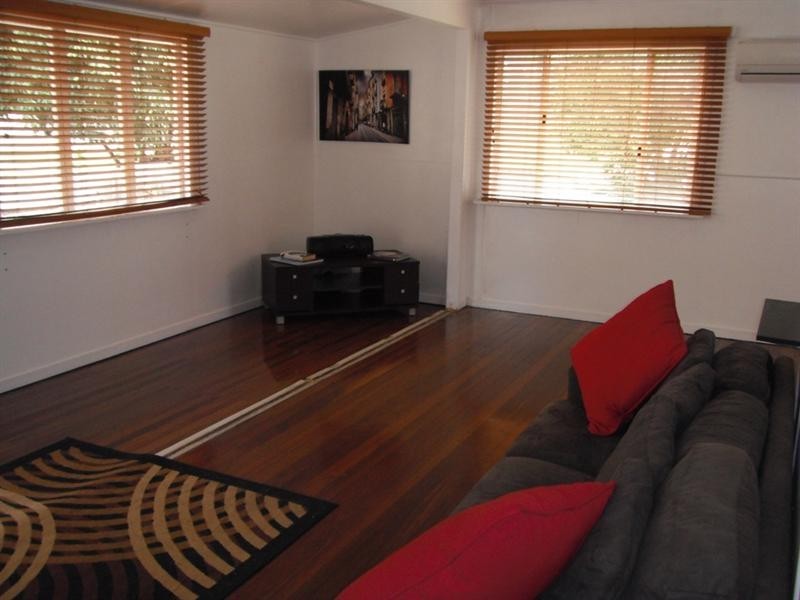 100 Sandy Camp Road, Wynnum West QLD 4178