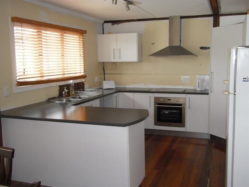 100 Sandy Camp Road, Wynnum West QLD 4178