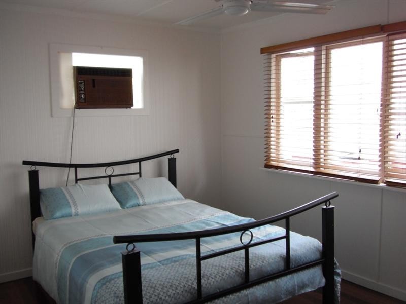 100 Sandy Camp Road, Wynnum West QLD 4178