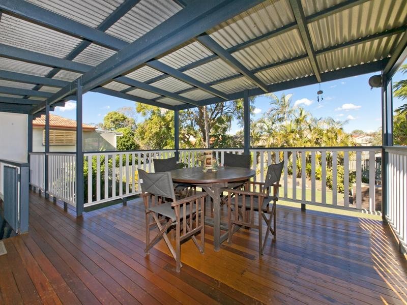 10 Sorrento Street, Wynnum West QLD 4178