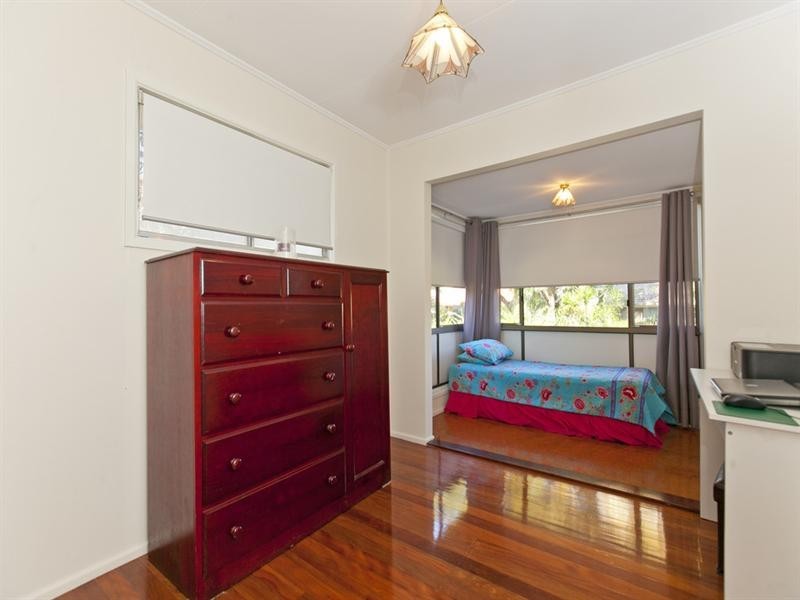 10 Sorrento Street, Wynnum West QLD 4178