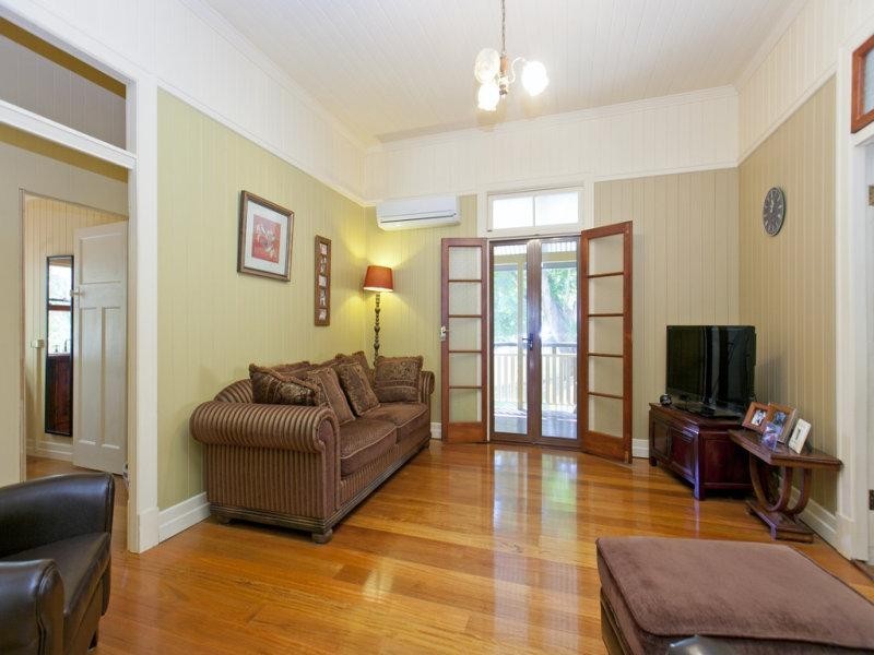 18 Roseberry Parade, Wynnum QLD 4178