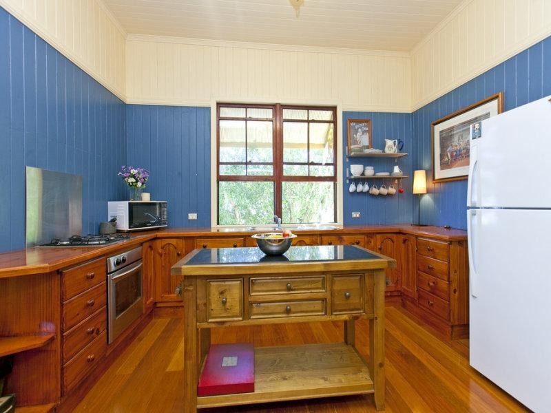 18 Roseberry Parade, Wynnum QLD 4178