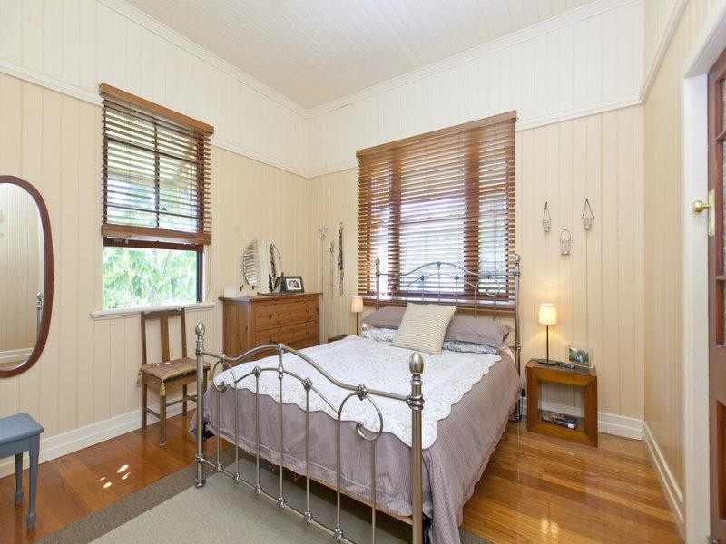 18 Roseberry Parade, Wynnum QLD 4178